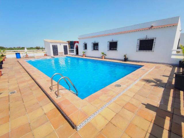 Casa rústica / Caserío en Venta en El Cuervo de Sevilla