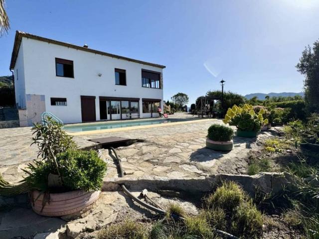 Casa rústica / Caserío en Venta en El Gastor