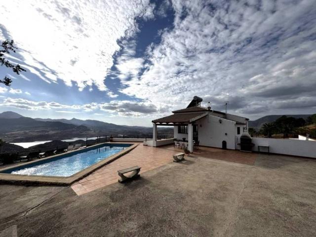 Casa rústica / Caserío en Venta en El Gastor