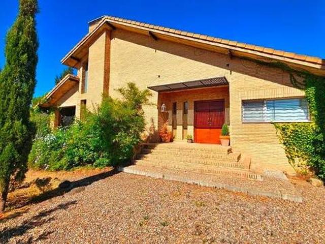 Casa rústica / Caserío en Venta en El Madroño