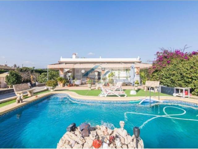Casa rústica / Caserío en Venta en Elche Elx