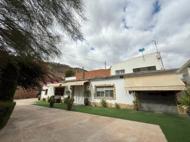 Casa rústica / Caserío en Venta en Elda