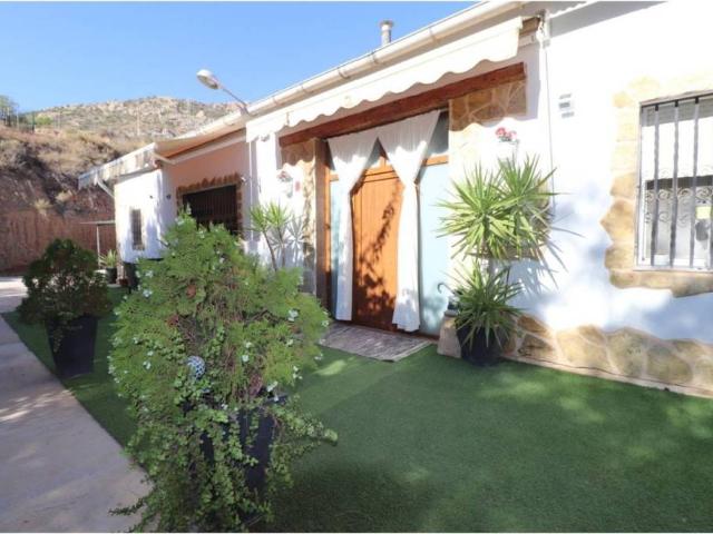 Casa rústica / Caserío en Venta en Elda