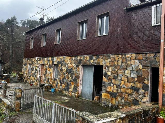 Casa rústica / Caserío en Venta en Forcarei