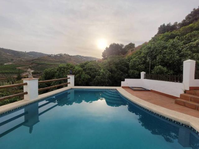 Casa rústica / Caserío en Venta en Frigiliana
