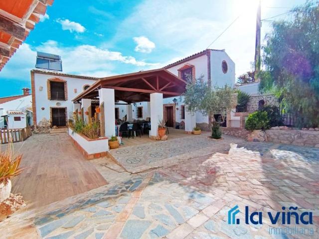 Casa rústica / Caserío en Venta en Fuente de Piedra