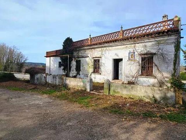 Casa rústica / Caserío en Venta en Fuenteheridos