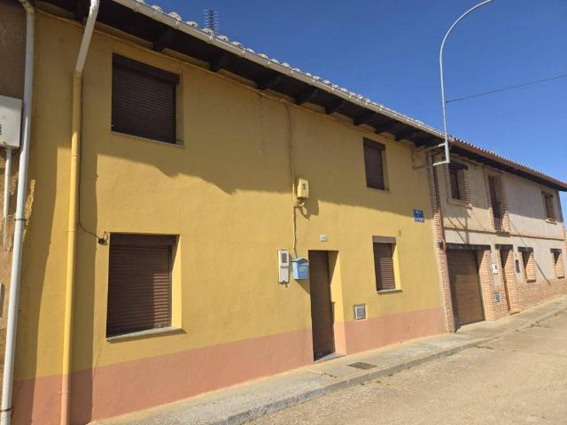 Casa rústica / Caserío en Venta en Gusendos de los Oteros