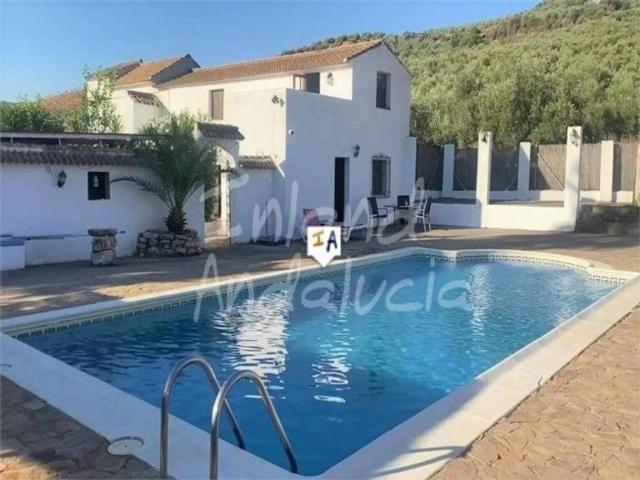 Casa rústica / Caserío en Venta en Iznájar