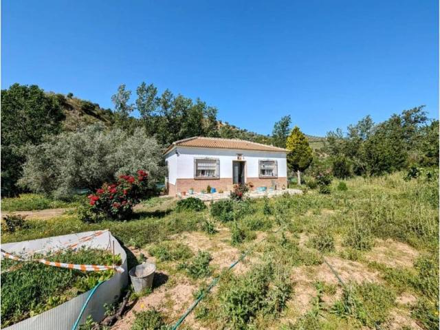 Casa rústica / Caserío en Venta en Iznájar