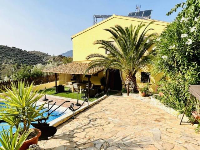 Casa rústica / Caserío en Venta en Iznájar