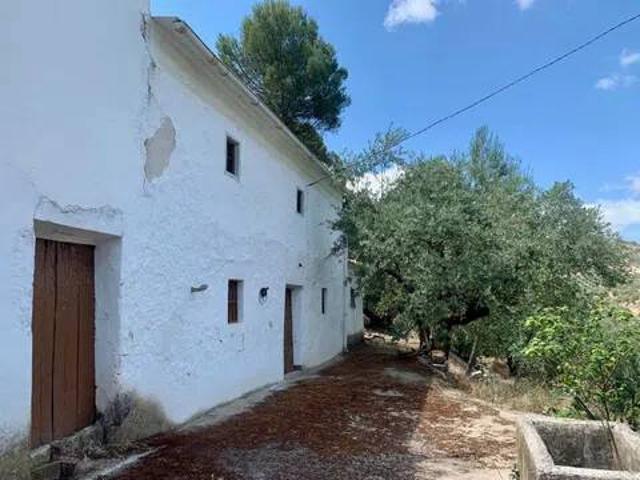 Casa rústica / Caserío en Venta en Iznájar