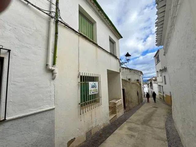 Casa rústica / Caserío en Venta en Iznájar