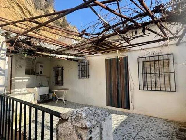 Casa rústica / Caserío en Venta en Iznájar