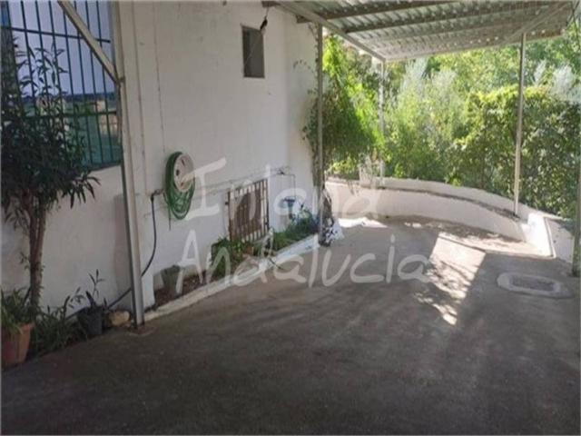Casa rústica / Caserío en Venta en Iznájar