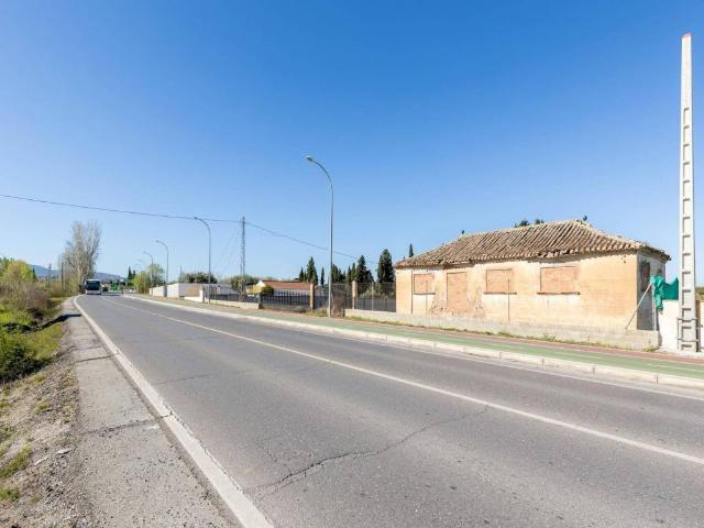 Casa rústica / Caserío en Venta en La Zubia