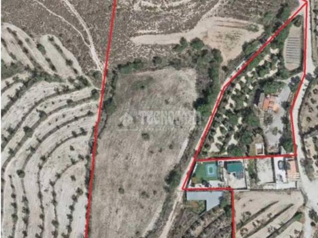 Casa rústica / Caserío en Venta en La Zubia