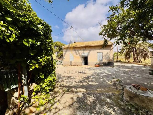 Casa rústica / Caserío en Venta en La Romana