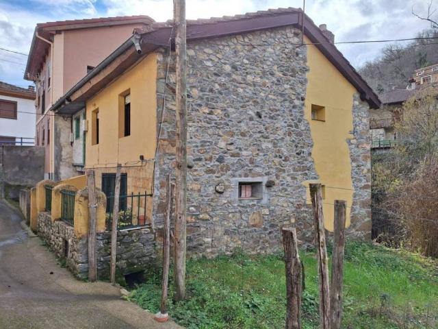 Casa rústica / Caserío en Venta en Lena