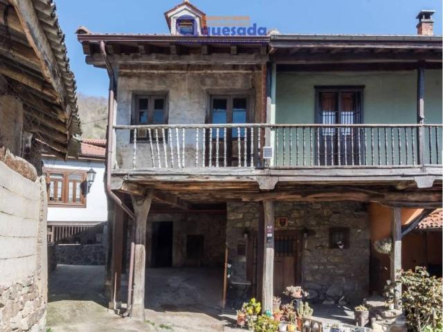 Casa rústica / Caserío en Venta en Lena