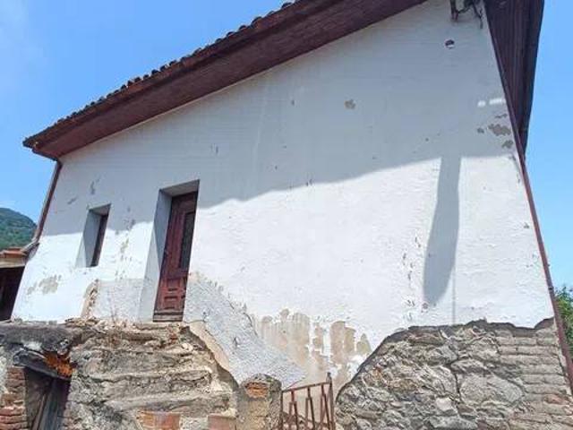 Casa rústica / Caserío en Venta en Lena