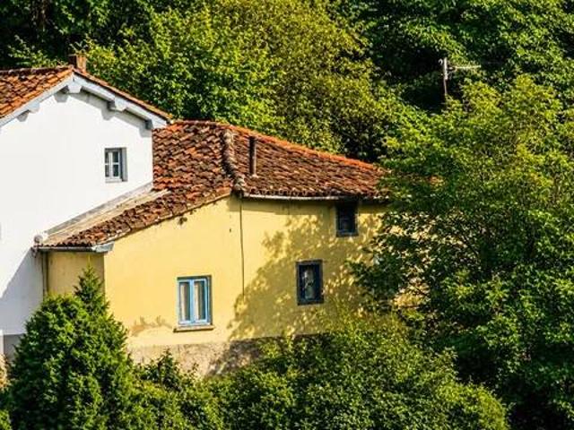 Casa rústica / Caserío en Venta en Lena