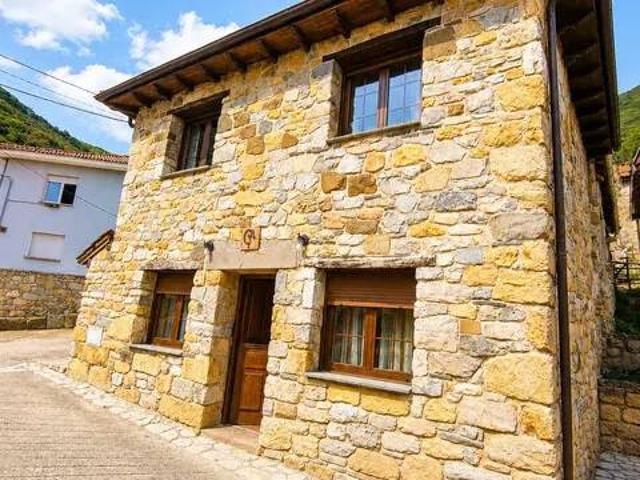Casa rústica / Caserío en Venta en Lena