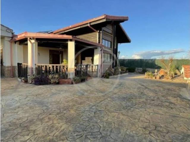 Casa rústica / Caserío en Venta en Linares