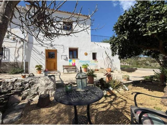Casa rústica / Caserío en Venta en Lubrín