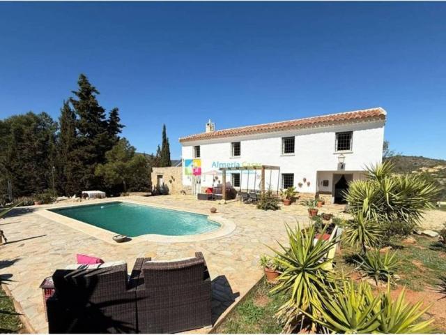 Casa rústica / Caserío en Venta en Lubrín