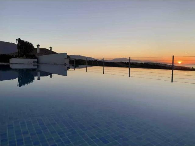 Casa rústica / Caserío en Venta en Manilva