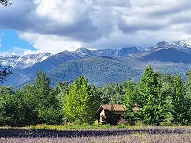 Casa rústica / Caserío en Venta en Madrigal de la Vera