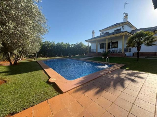 Casa rústica / Caserío en Venta en Mairena del Alcor