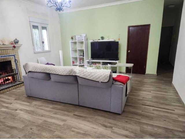 Casa rústica / Caserío en Venta en Marchena