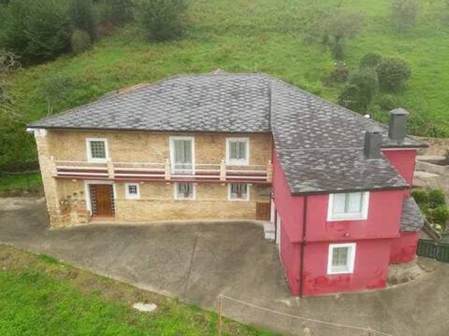 Casa rústica / Caserío en Venta en Mañón