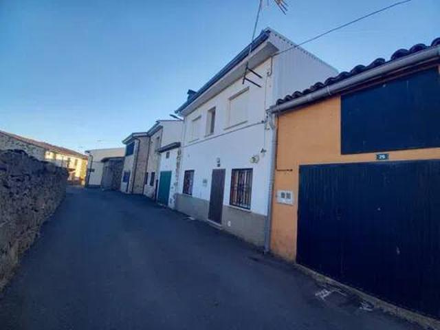 Casa rústica / Caserío en Venta en Medinilla