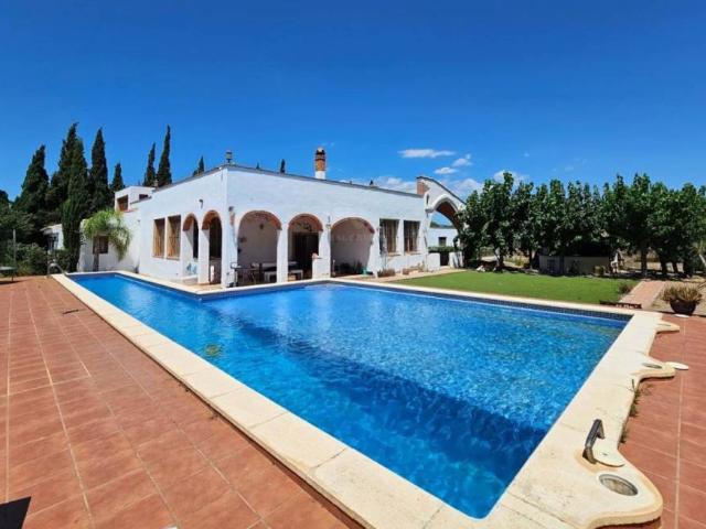 Casa rústica / Caserío en Venta en Montbrió del Camp