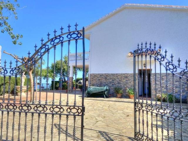 Casa rústica / Caserío en Venta en Moclinejo