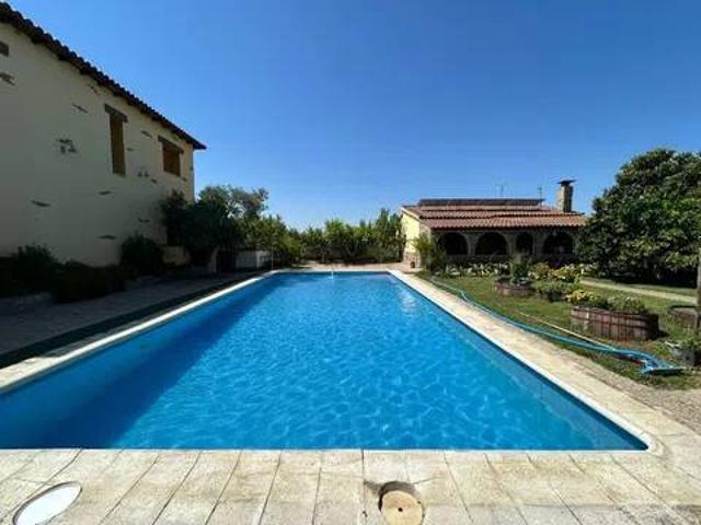 Casa rústica / Caserío en Venta en Moraleja
