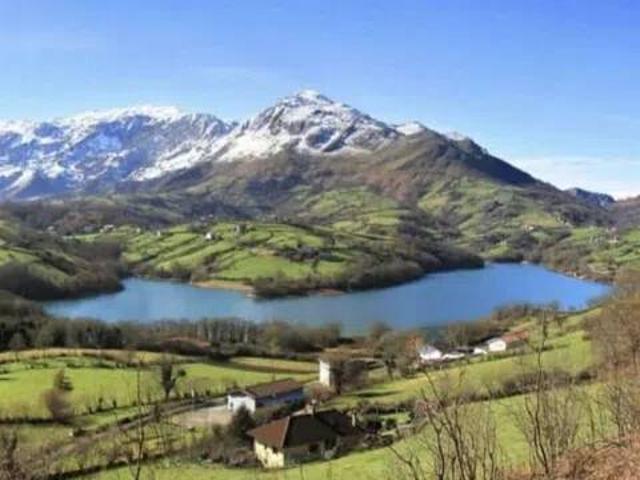 Casa rústica / Caserío en Venta en Morcín