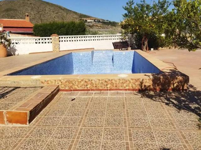 Casa rústica / Caserío en Venta en Motril
