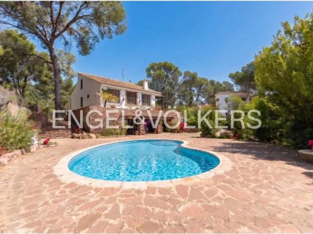 Casa rústica / Caserío en Venta en Náquera