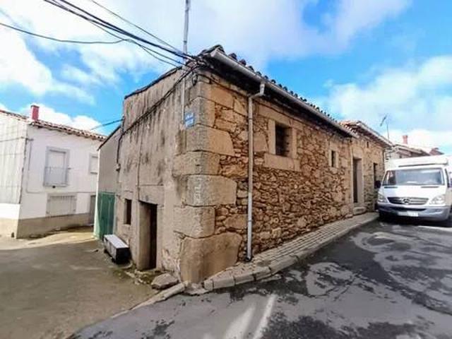 Casa rústica / Caserío en Venta en Navalonguilla