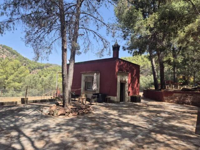 Casa rústica / Caserío en Venta en Olocau