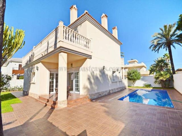 Casa rústica / Caserío en Venta en Orihuela