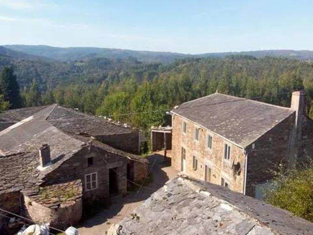 Casa rústica / Caserío en Venta en Ourol