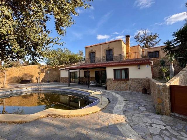 Casa rústica / Caserío en Venta en Pechina