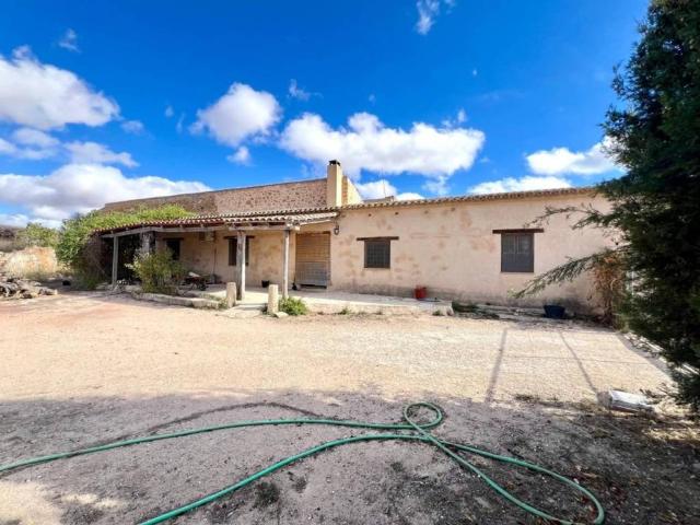 Casa rústica / Caserío en Venta en Pinoso El Pinós