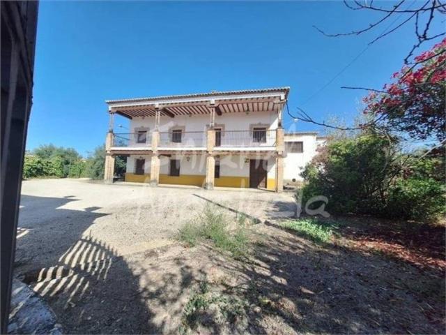 Casa rústica / Caserío en Venta en Porcuna