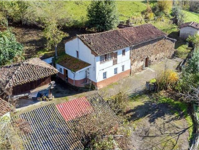 Casa rústica / Caserío en Venta en Quirós